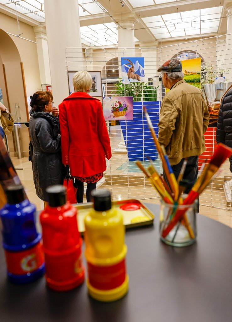 Madame Chantal Brion et Pascale Pons, administratrices au CTRC de Bourgogne, au vernissage de l'exposition le lundi 3 octobre 2022 de la Semaine Bleue, lancée par le Conseil Départemental de la Côte d'Or du 3 au 7 octobre 2022.à la Maison de l'Autonomie, 1 Rue Joseph Tissot 21 Dijon