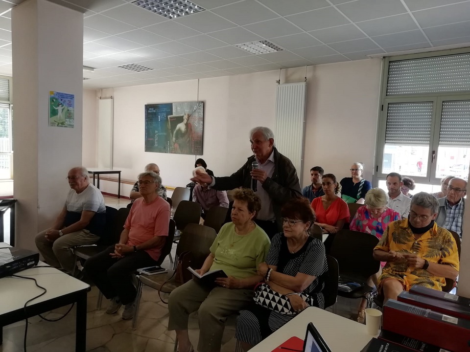 Associations de défense des consommateurs et grand public lors de conférence "Tout comprendre sur les enjeux de la rénovation énergétique 🏠💐" qui s’est tenue le mercredi 21 juin 2023 à la Maison des Associations à Dijon, organisée par le CTRC de Bourgogne
